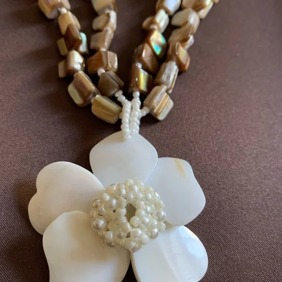 Mother of Pearl Shell Floral Island Necklace Jewelry Flower Tropical Vacation - Picture 7 of 10